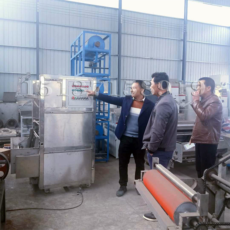 全自動米線機試機現(xiàn)場