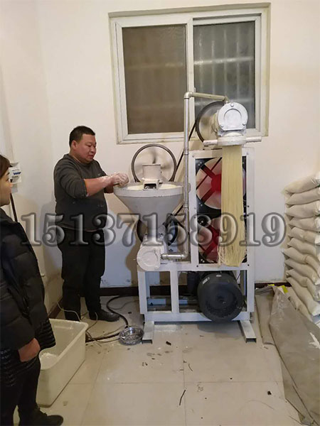 多功能米線機調試現(xiàn)場